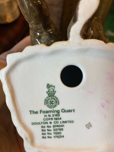 Royal  Doulton figurine "The Foaming quart"