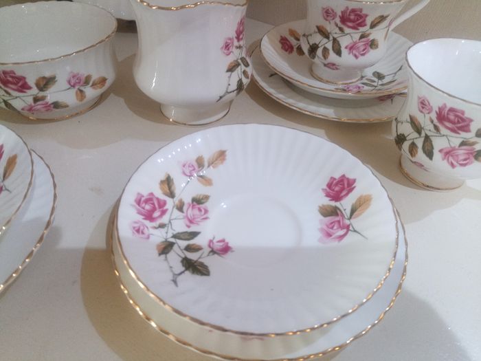 Royal Standard 15 piece tea set, Fine Bone China