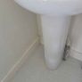 2 White pedestal sink and small radiator Image 2