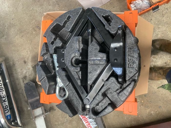 Astra corsa spare wheel kit