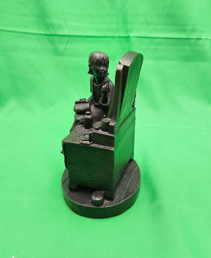 Lady Lipstick Genesis Fine Arts Figure