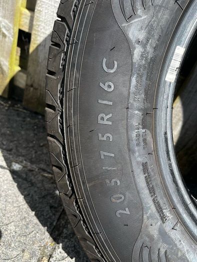 Van Tyres Dunlop Econodrive 205/75/R16C