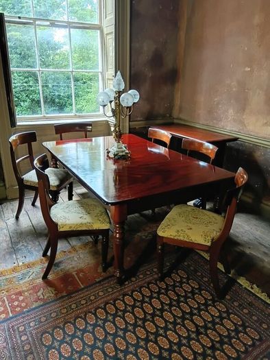 Antique mahogany Diningroom  Table and Chairs