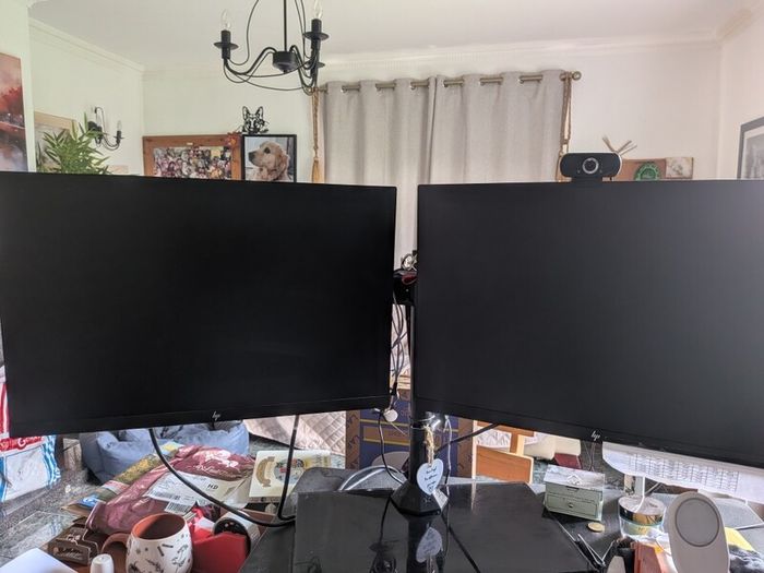 2 x computer monitor 21' each