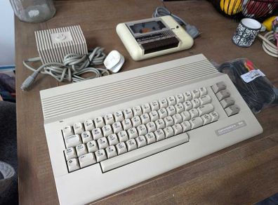 Commodore 64 - C64C Bundle - #400
