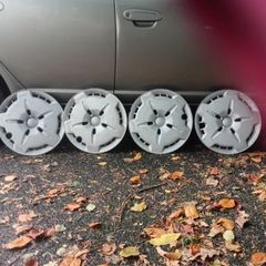 Toyota Yaris Mk1 genuine wheel trims