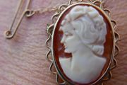 Vintage 9ct Gold 375 and Shell Cameo Brooch. 2,9g