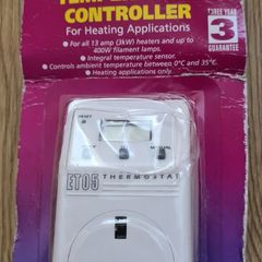 Electronic plug-in temperature controller