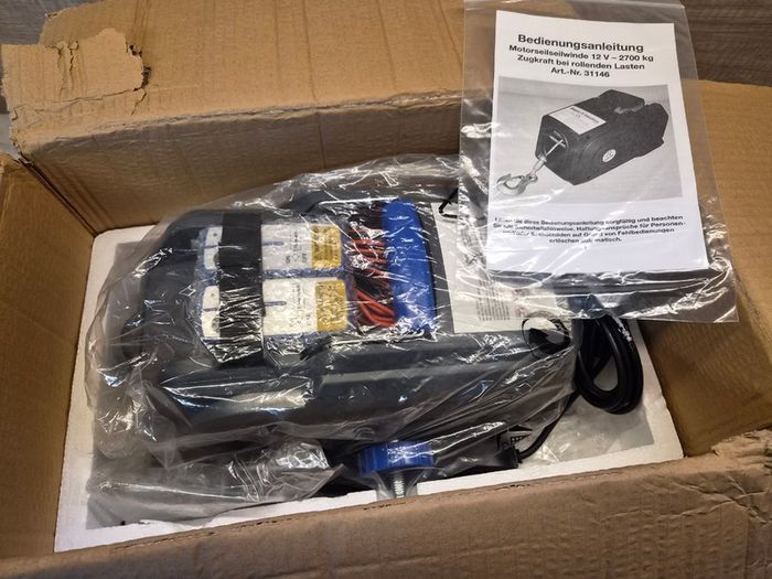 Berger + Schroter 12V Premium Cable Winch with radio remote control