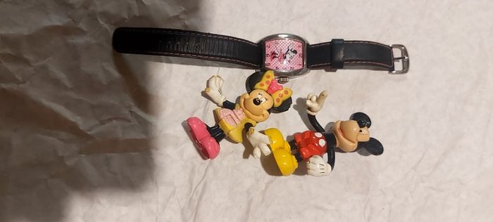 Minnie mouse ,walt disney vintage watch collection,plus 2 free used toys ,used condition, free shipping within Ireland, sold as is.