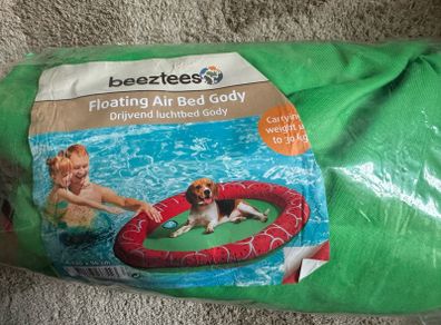 Floating air bed for dog