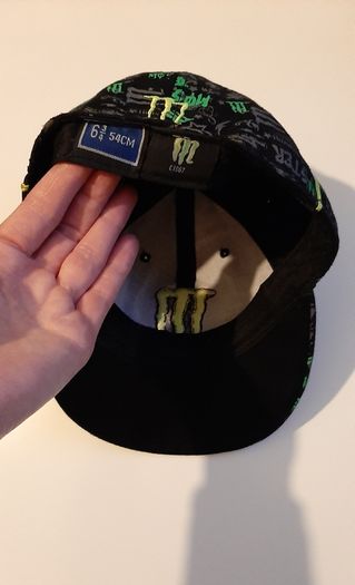 Moster cap