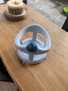 Baby Bath Seat with Suction Cups | White & Blue