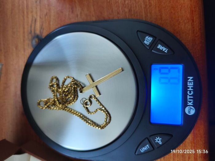 9ct gold cross and chain