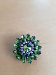 Daisy brooch