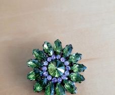 Daisy brooch