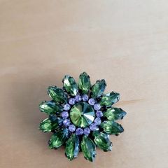 Daisy brooch
