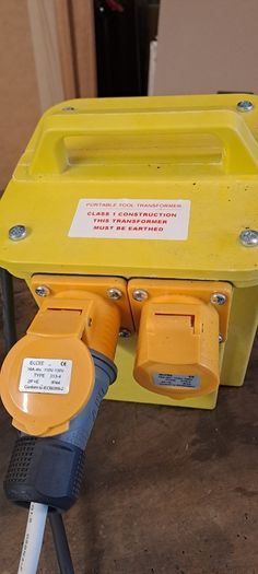 Transformer 3KVA. Carroll & Meynell 230V/110V.