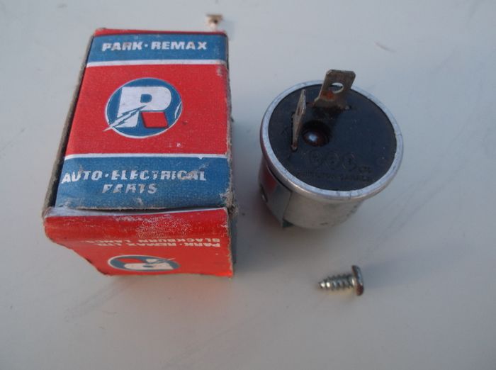 12 Volt Flasher Unit.