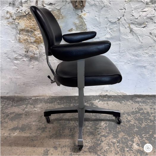 Tan-sad "clifton" Executive Office Chair