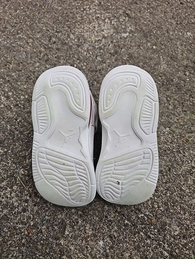 Infant boys Jordan trainers