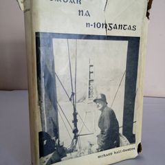 Leabhar na n-iongantas by Richard Haliburton. Translated by Padraig O' Moghrain (HQ153)