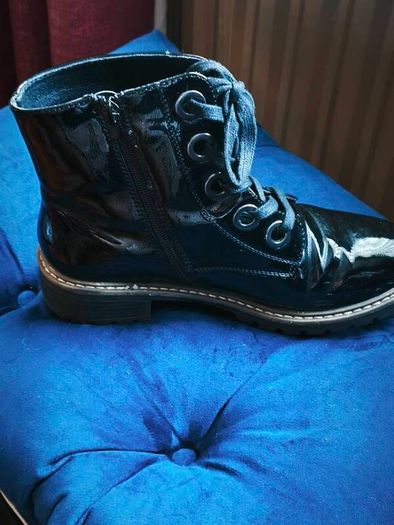 pavers black boots