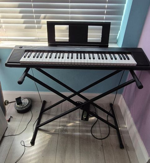 Yamaha Piaggero NP-12 Keyboard + Stand + Adapter