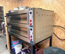 Commercial pizza oven
