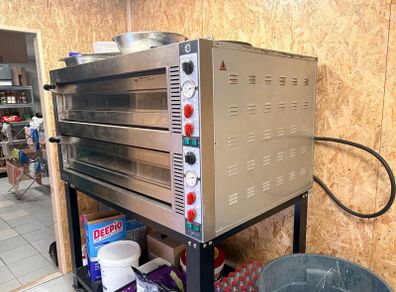 Commercial pizza oven