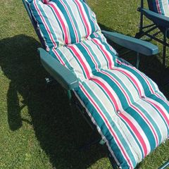 2 sun loungers