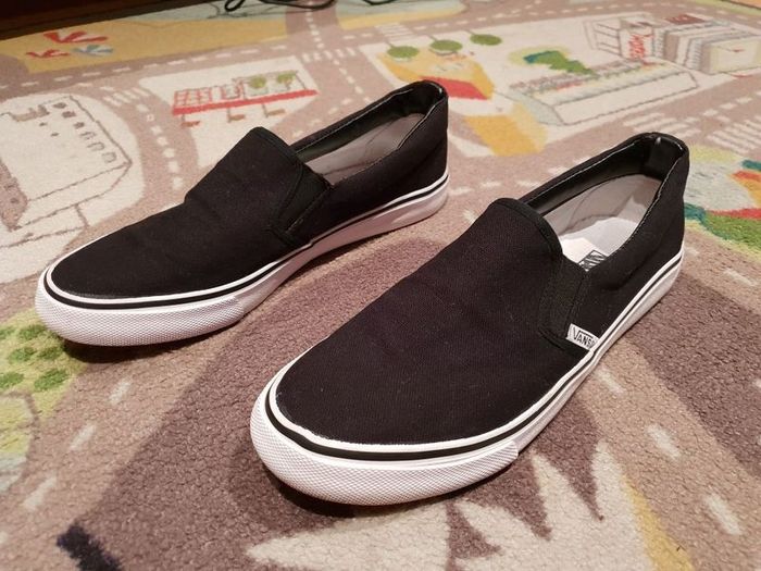 vans black shoes