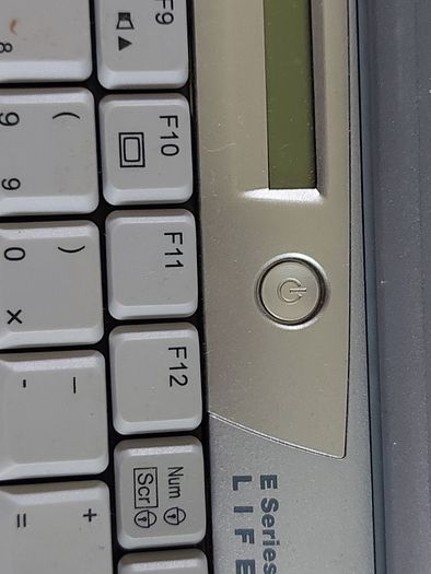 Rare Vintage Fujitsu Siemens Lifebook, E Series, FPC07048B Part number CP127259, Running Windows 2000 Professional, uses 3.5 floppy disk, 20GB HDD, amd all the connecting Ports from 30 years ago Era