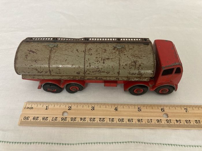 Dinky 504. Fidel 14 ton tanker. 1952/57. Rare fawn tank.