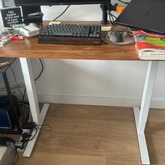Electronic standing desk