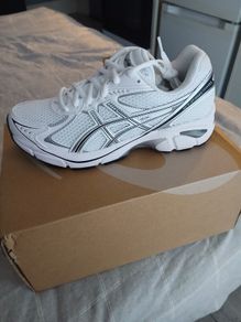 Asics Gel 2160 Trainers Brand New Size 4