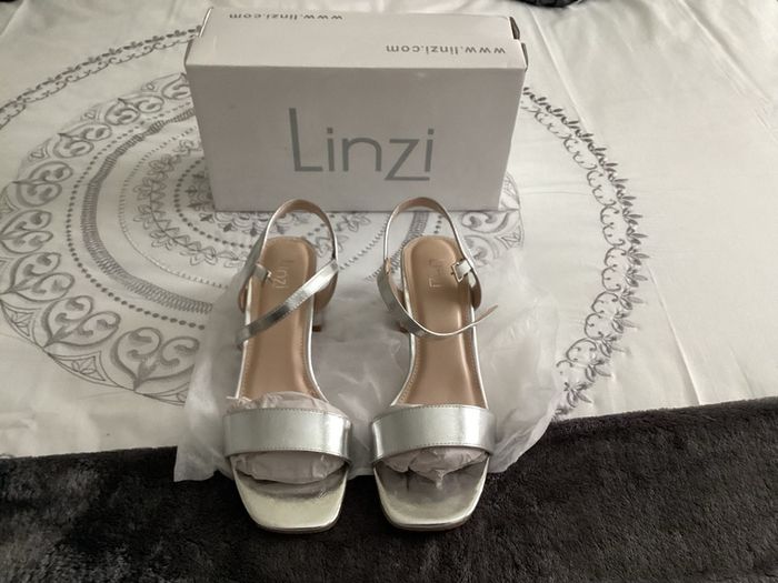 Silver sandles