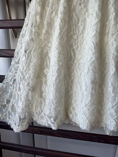skirt size small Charlotte Russe cream lace skirt size 10
