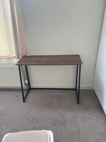 Foldable desk