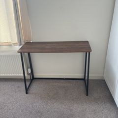 Foldable desk