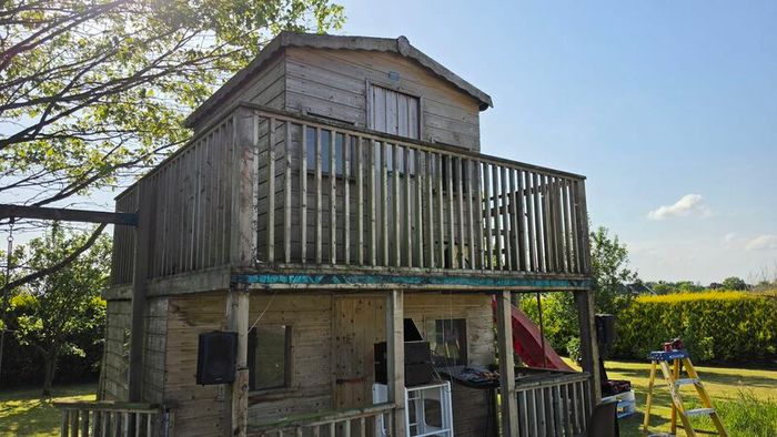 2 Storey Playhouse