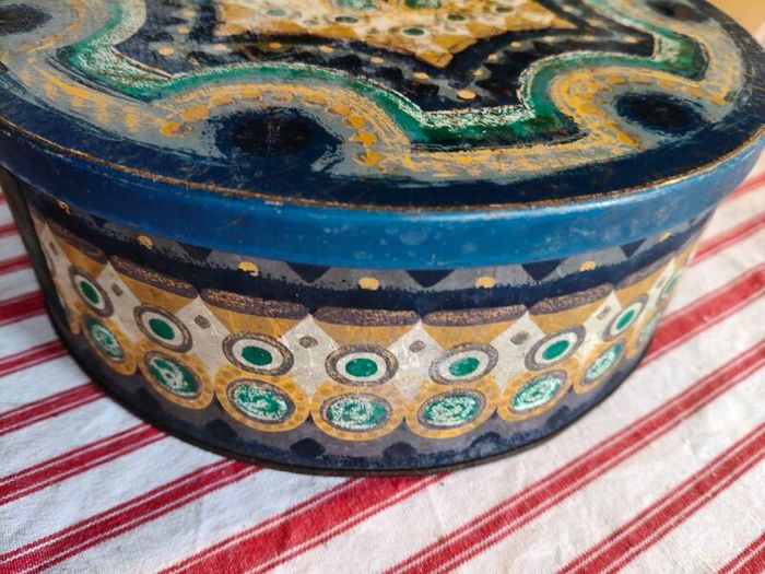 Old Biscuit tin