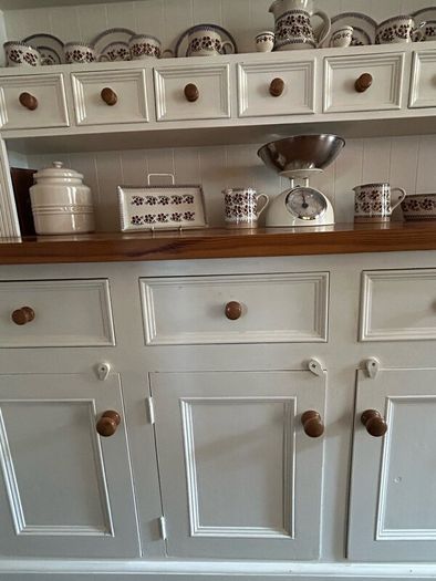 Kitchen dresser