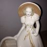USA 954 Lady & Basket Figurine Image 4