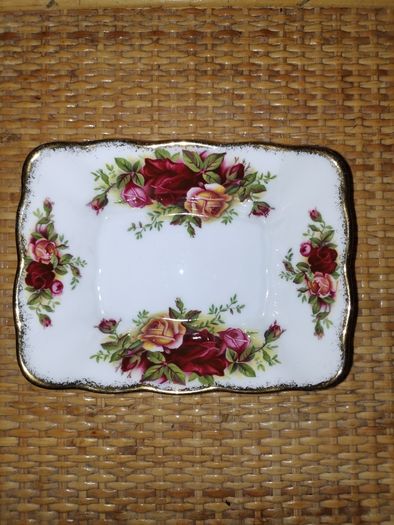 Royal Albert Old Country Roses trinket/soap dish