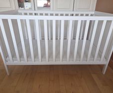 White cot