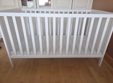 White cot