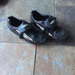 sports boots size 5