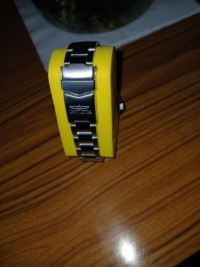 New Invicta gents watch on steel braclet.