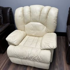 Single sofa recliner with message